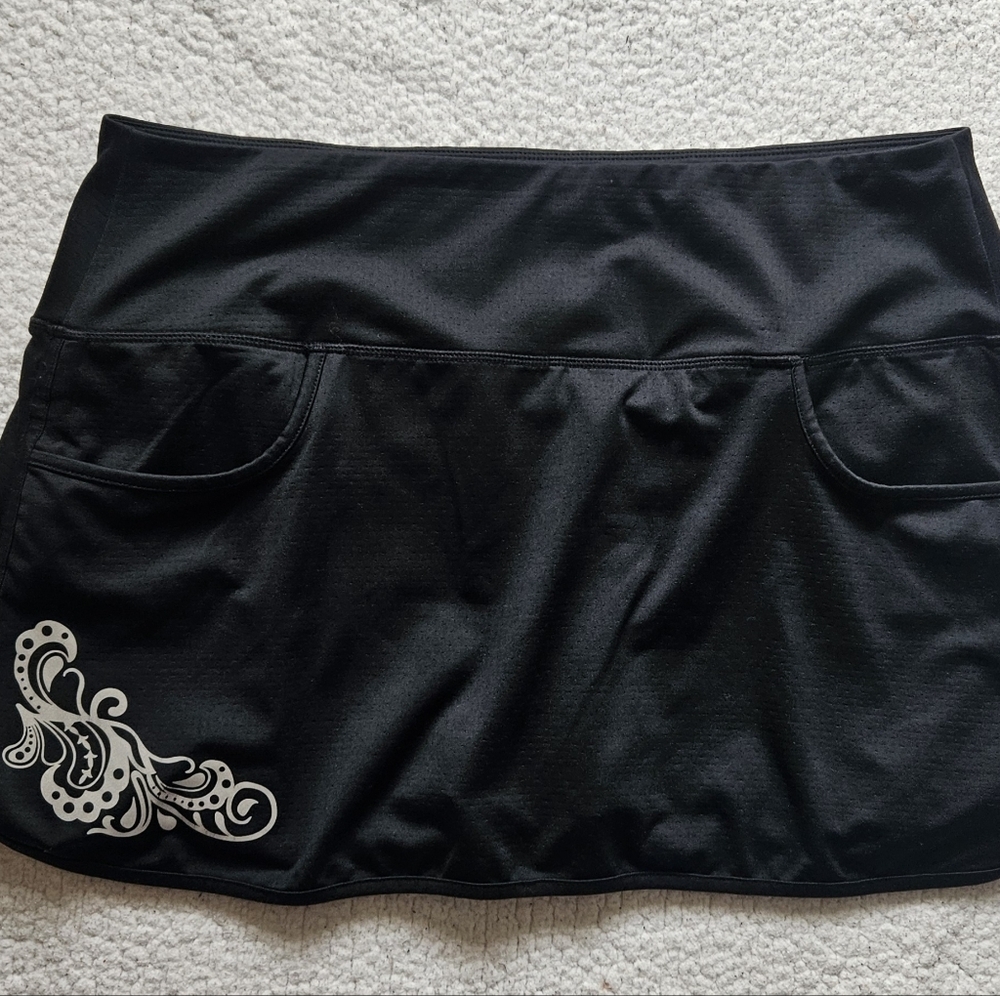 Athleta  Skort Tennis Skirt Black With Scroll Design and Front Pockets Size XL
